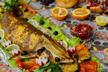 Запеченый осетр с овощами