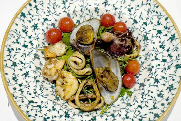 Салат с морепродуктами